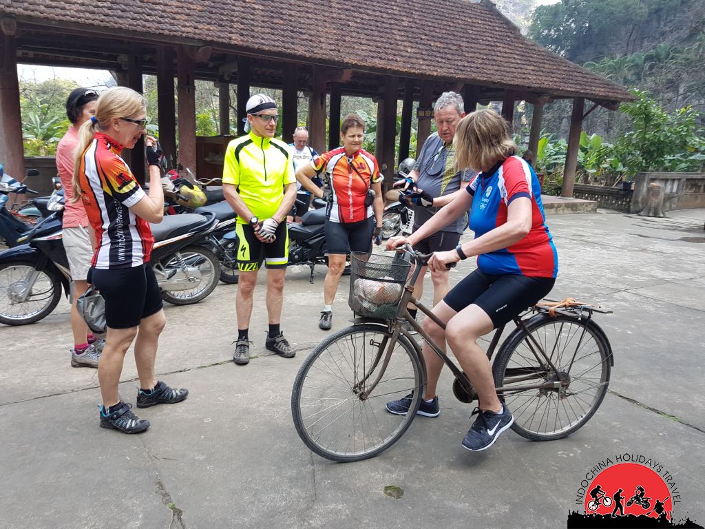 Vang Vieng Cycling to Vientiane 4 Days