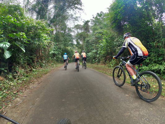 1 Day Hanoi Cycle to Bat Trang Ceramic Village & Dong Ho Paiting Village