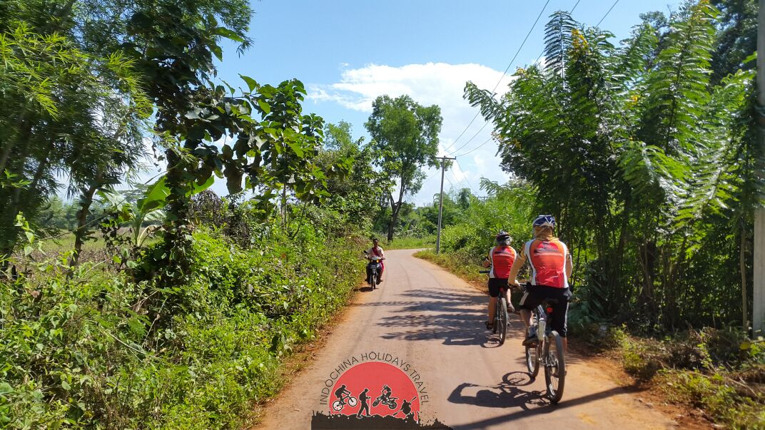 1 Day Hanoi Cycling To Perfume Pagoda